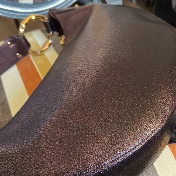 Gucci Bamboo Ring Hobo in Burgundy Metallic Leather - Picture 11 of 17